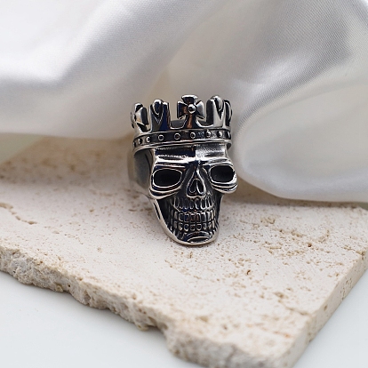 Fábrica de China Steam punk estilo titanio acero cráneo rey anillos de dedo, anillo calavera con corona, motorista para hombre Tamaño de UU. 8 (18.1 mm) a granel