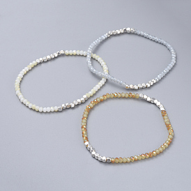 Perles de verre galvanoplastie étendent bracelets, avec des perles cubiques en laiton