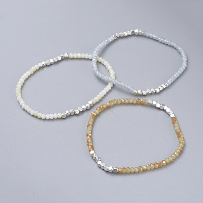Perles de verre galvanoplastie étendent bracelets, avec des perles cubiques en laiton