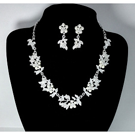 Комплекты из ожерелий и серег-гвоздиков из сплава со стразами, с пластиковой имитацией жемчуга, цветок с листа