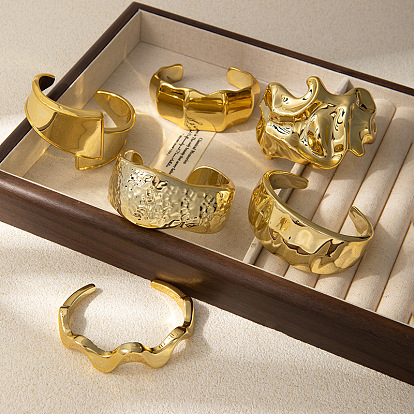 Пластиковые браслеты-манжеты для женщин