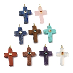 Смешанные камни Природные и синтетические смешанные каменные подвески, Подвески в виде креста с фурнитурой из латуни, инкрустированной микрофиброй (случайного цвета)., золотые, смешанные окрашенные и неокрашенные, 30x17.5~18x6.5~7 мм, отверстие : 2.7 мм