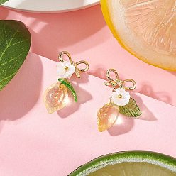 Золотистый Серьги-гвоздики из сплава, прозрачного стекла и лэмпворка, с подвесками из смоляных цветов, лимон, золотые, 25x13 мм