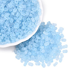 Bleu Ciel Clair Perles de rocaille en verre transparent dépoli fgb, arachide, trou rond, teint et cœur, lumière bleu ciel, 5.5~6.5x3.5~5x3~3.5mm, Trou: 1.2~1.5mm, environ 4500 pcs / livre
