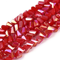 Малиновый Гальванические непрозрачные стеклянные бусины, треугольные, с покрытием AB цвета, граненые, малиновый, 3~3.5x4~4.5x4~4.5 мм, отверстие : 0.8 мм, около 121~131 шт / нитка, 14.37~15.35 дюйм (36.5~39 см)