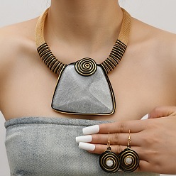 Светло-серый Комплекты из ожерелий с подвесками в форме трапеции из акрила, обмотанных алюминиевой проволокой, и плоских круглых серег-подвесок, светло-серый, 400 мм