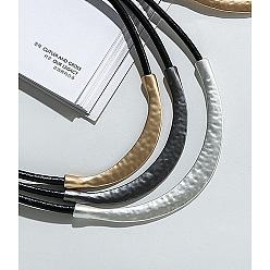 Многоцветный Изогнутая трубка из сплава, черный кожаный шнур 3 многослойные ожерелья для женщин, чёрные, многоцветные, 17.72 дюйм (45 см)