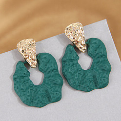 чирок Серьги-гвоздики из сплава с текстурированными самородками, обработанными методом ковки., золотой свет, мода минимализм личность темперамент геометрический стиль, зелено-синие, 35x25 мм