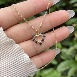 Marina Azul Collar con colgante de corazón de circonita cúbica pavé de latón para mujer, real 18 k chapado en oro, azul marino, 15.75 pulgada (40 cm)