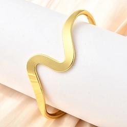 Настоящее золото 18K Латунь манжеты браслеты для женщин, стойки покрытие, долговечный, без свинца и без кадмия, реальный 18 k позолоченный, внутренний диаметр: 2x2-1/2 дюйм (5.1x6.2 см)