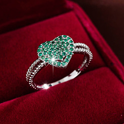 Зеленый Кольца для женщин с микропаве из латуни и кубическими цирконами, сердце, платина, зелёные, размер США 9 (18.9 мм)