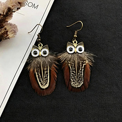 Tierra de siena Pendientes colgantes de aleación de esmalte para mujer, búho, con la pluma, tierra de siena, 47x25 mm