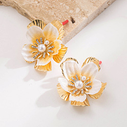Blanco Aretes de diamantes de imitación de aleación, flor, con perlas de plástico, dorado, blanco, 50x50 mm