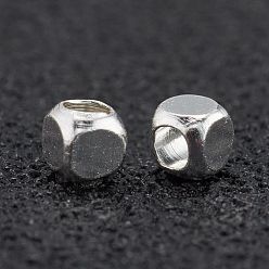 Посеребрённый Латунные бусины, долговечный, кубические, 925 серебро покрытием, 2x2x2 мм, отверстие : 1.2 мм