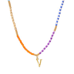Letter V Ожерелья из стеклянного бисера с радужным градиентом, латунные кулоны, золотые, Буква V, 16.54 дюйм (42 см)