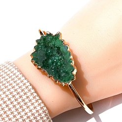 Зеленый Браслеты-манжеты из необработанного кварца с натуральными окрашенными друзами, неправильный самородок, зелёные, внутренний диаметр: 2-1/2 дюйм (6.5 см)