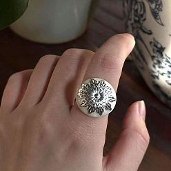 Белый Сплав смолы палец кольца, плоские круглые с цветком, платина, белые, внутренний диаметр: 15~20 мм