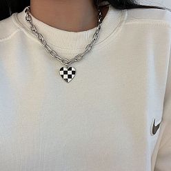 Платина Ожерелья с подвеской в виде сердца из сплава с эмалью в черно-белую клетку для женщин, платина, 17.72 дюйм (45 см)