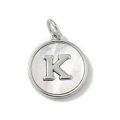 Letter K Латунный паве натуральный ракушка плоский круглый с буквенными подвесками, платина, долговечный, без свинца и без кадмия, стойки покрытие, цвет морской раковины, Письмо K, 15x13x2 мм, отверстие : 3 мм