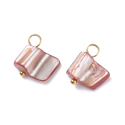 Ярко-Розовый Подвески из натуральных окрашенных ракушек, с золотыми тонами латунных петель, неправильные формы, ярко-розовый, 13~14x7~13x5~10.5 мм, отверстие : 3~3.5 мм