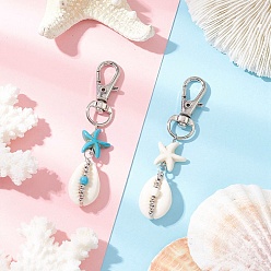 Платина 2 шт. подвесные украшения из натуральной ракушки каури, с синтетическими бирюзовыми бусинами в виде морских звезд и поворотными карабинами из сплава для украшения сумок, платина, 69 мм, Кулон : 40x14x10~10.5 мм, застежка : 31x12.5x5 mm