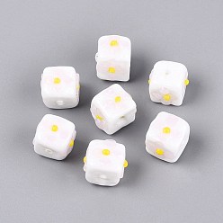 Blanc Fait main perles au chalumeau cahoteuses, cube avec motif de fleurs, blanc, 12~13x14~16x14~16mm, Trou: 1~1.6mm