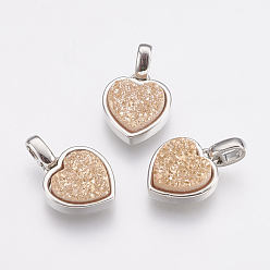 Персиковый Слойка Естественно druzy агат подвески, с латунной фурнитурой , сердце, платина, розовые, 17 мм, отверстие : 2x2.5 мм, Кулон : 12.5x11x4 мм