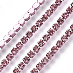 Rosa Claro Cadenas de strass de diamantes de imitación de hierro de electroforesis, cadenas de la taza del Rhinestone, con carrete, rosa luz, ss 6.5, 2~2.1 mm, sobre 10 yardas / rodillo