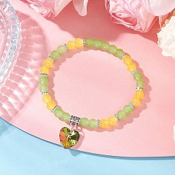 Зелено-Желтый Браслеты с подвесками из круглого бисера, имитирующего нефрит, окрашенного методом запекания, с подвесками в виде граненых стеклянных сердечек и латунными бусинами-разделителями из стразов, зеленый желтый, внутренний диаметр: 2-1/8 дюйм (5.5 см)