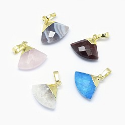 Смешанные камни Природные и синтетические смешанные каменные подвески, с длинными латунными накладками, граненые, треугольные, золотые, 14~15x15~16x5 мм, отверстие : 3.5x5.5 мм