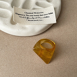 Темно-Золотистый Кольца из смолы для женщин, треугольные, темные золотарник, размер США 7 1/4 (17.5 мм)