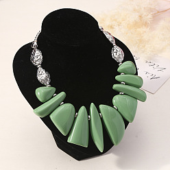 Темный Морско-зеленый Ожерелья из нерегулярных бусин из смолы, ювелирные изделия из сплава для женщин, платина, темно-зеленый, 17.72 дюйм (45 см)