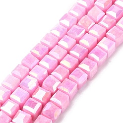 Бледно-Розовый Гальванические непрозрачные стеклянные бусины, кубические, граненые, розовый жемчуг, 5.5~6x6x6 мм, отверстие : 1 мм, около 66 шт / нитка, 14.96'' (38 см)