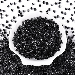 Черный Прозрачные внутри цветные стеклянные бусины, кубические, чёрные, 3.8~4x3.6~4x3.6~4 мм, отверстие : 1.4~1.5 мм, Около 4090 шт / фунт
