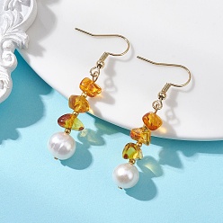 Золотой Серьги-подвески из натурального культивированного пресноводного жемчуга и натурального янтаря, чип, золотые, 47x9 мм