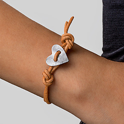 Сэнди Коричневый Браслеты из искусственной кожи в форме сердца, ювелирные изделия из сплава для женщин, античное серебро, песчаный коричневый, внутренний диаметр: 2.17 дюйм (5.5 см)