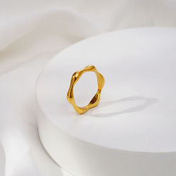 Chapado en Oro Real 18K Onda irregular 304 Anillos de acero inoxidable para mujer, real 18 k chapado en oro, tamaño de EE. UU. 7 (17.3 mm)