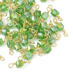 Зеленый лайм Стеклянные граненые кубические соединители подвески, с петлями из латунной проволоки, реальный 18 k позолоченный, стойки покрытие, долговечный, зеленый лайм, 12~14x4.5x4 мм, отверстие : 1.6 мм