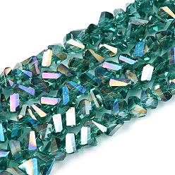 чирок Гальванизируйте прозрачное стекло бисер нитей, треугольные, с покрытием AB цвета, граненые, зелено-синие, 3~3.5x4~4.5x4~4.5 мм, отверстие : 0.8 мм, около 121~131 шт / нитка, 14.37~15.35 дюйм (36.5~39 см)