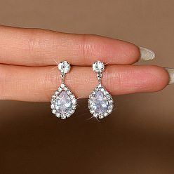 Прозрачный Серьги-гвоздики в форме капли с микропаве из прозрачных кубических цирконий из латуни, платина, прозрачные, 28x11 мм