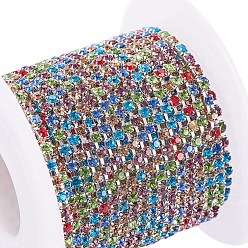 Разноцветный Цепочки из стразов, латунь , без кадмия и без свинца, с катушкой, Цепочки со стразами в форме чашки , О 2880 шт. Горный хрусталь / пучок, класс А, серебрянный металл, красочный, 2 мм, Около 10 ярдов / рулон