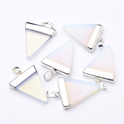 Опал Треугольные опаловые подвески, с посеребренными латунными выводами, 32~35x22~25x6 мм, отверстие : 5x8 мм