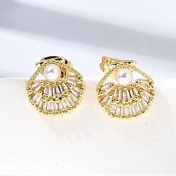 Настоящее золото 18K Серьги-гвоздики из латунного микро-паве, формы раковины, с абс пластмассовой имитационной жемчужиной, стойки покрытие, долговечный, без кадмия и без свинца, реальный 18 k позолоченный, 11.5x11.5 мм