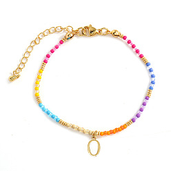 Letter O Браслеты с подвесками в виде латунных букв, Радужные браслеты из стеклянного бисера для женщин, Письмо O, 6.50 дюйм (16.5 см) ~ 6.69 дюйм (17 см)