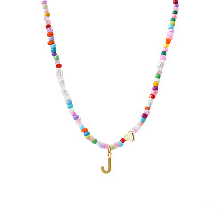 Letter J Ожерелье в стиле бохо 304 из нержавеющей стали с подвеской в виде инициала, искусственным жемчугом и разноцветными стеклянными бусинами для женщин, золотые, буква J, 16.54 дюйм (42 см)