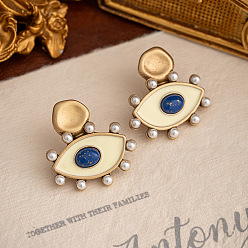 Бежевый Серьги-гвоздики из сплава с глазом, эмалью и натуральным лазуритом, золотые, бежевые, 30x29 мм