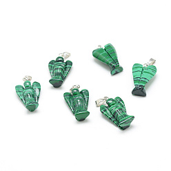 Малахит Синтетические подвески из малахитового камня, с латунной фурнитурой платинового цвета, ангел, 22~24x14~15x7 мм, отверстие : 7x3 мм