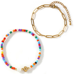 Letter O 2шт. 2 стили, стеклянный бисер и натуральная ракушка, 304 бусины из нержавеющей стали, эластичный браслет и латунная цепочка-скрепка, набор браслетов для женщин, сердце, Письмо O, 6.69 дюйм (17 см) ~ 6.89 дюйм (17.5 см)