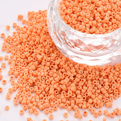 Licht Lachs Glaszylinderperlen, Perlen, Backen Farbe, Rundloch, Licht Lachs, 1.5~2x1~2 mm, Bohrung: 0.8 mm, ca. 45000 Stk. / Beutel, ungefähr 1Pfund/Beutel