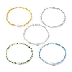 (52) Непрозрачная лаванда Браслеты из натуральных ракушек и стеклянных бусин, разноцветные, внутренний диаметр: 2-1/4 дюйм (5.7 см)